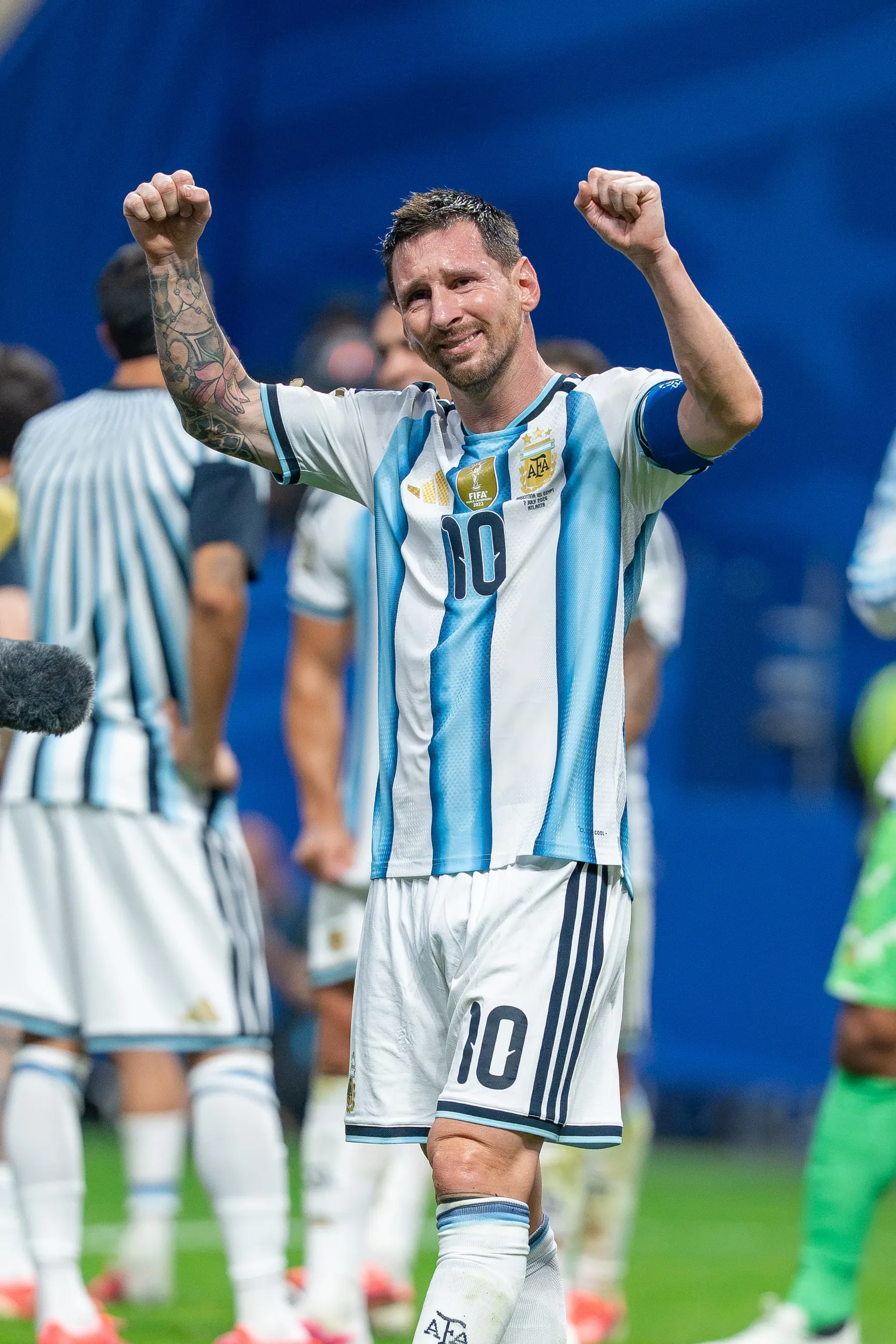 Lionel Messi celebra con los puños en alto con Argentina en el Mundial 2026